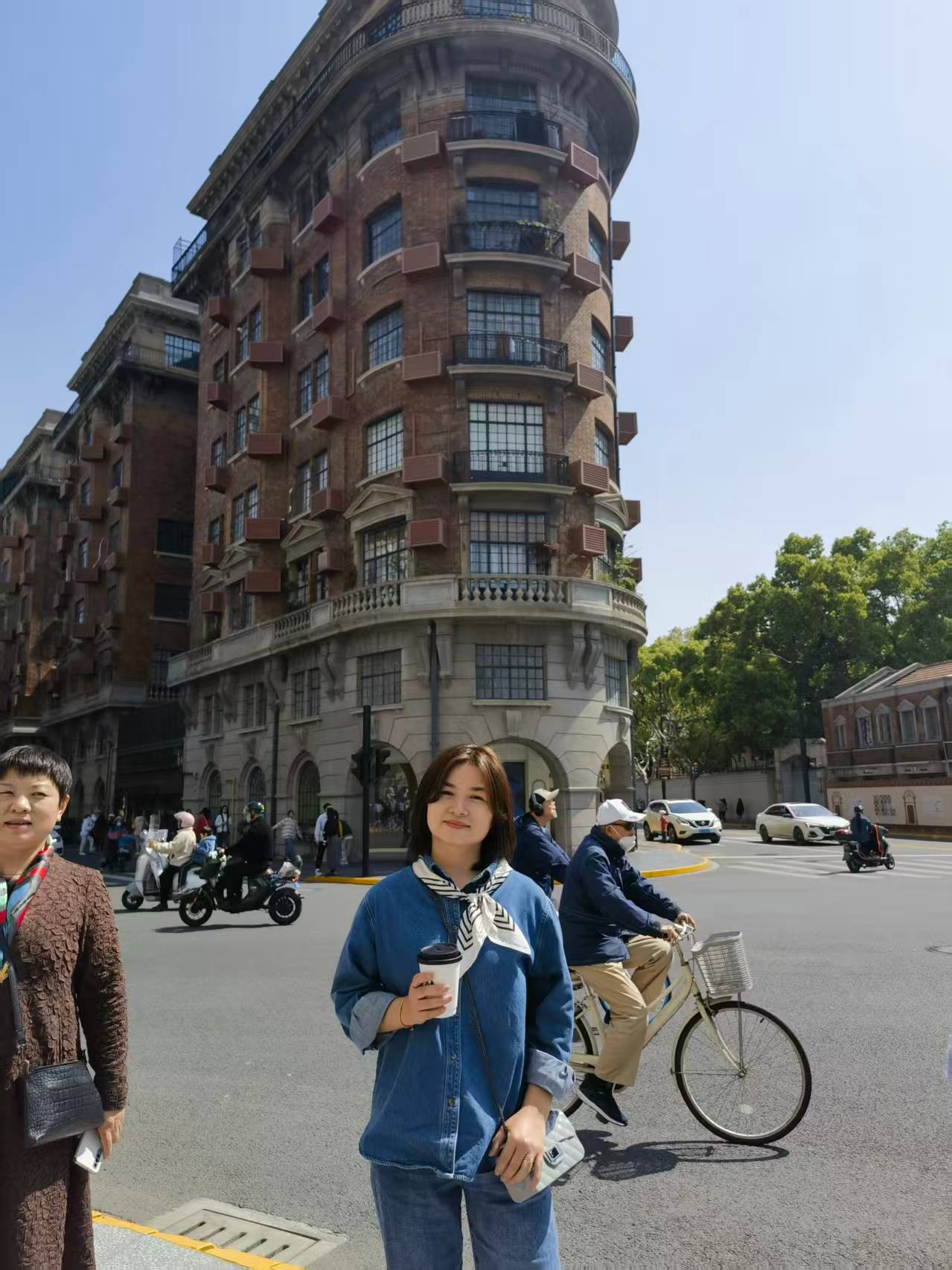 水岸边的午后时光