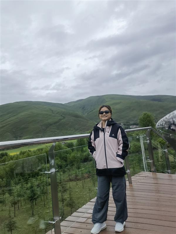 山谷中的河谷风光