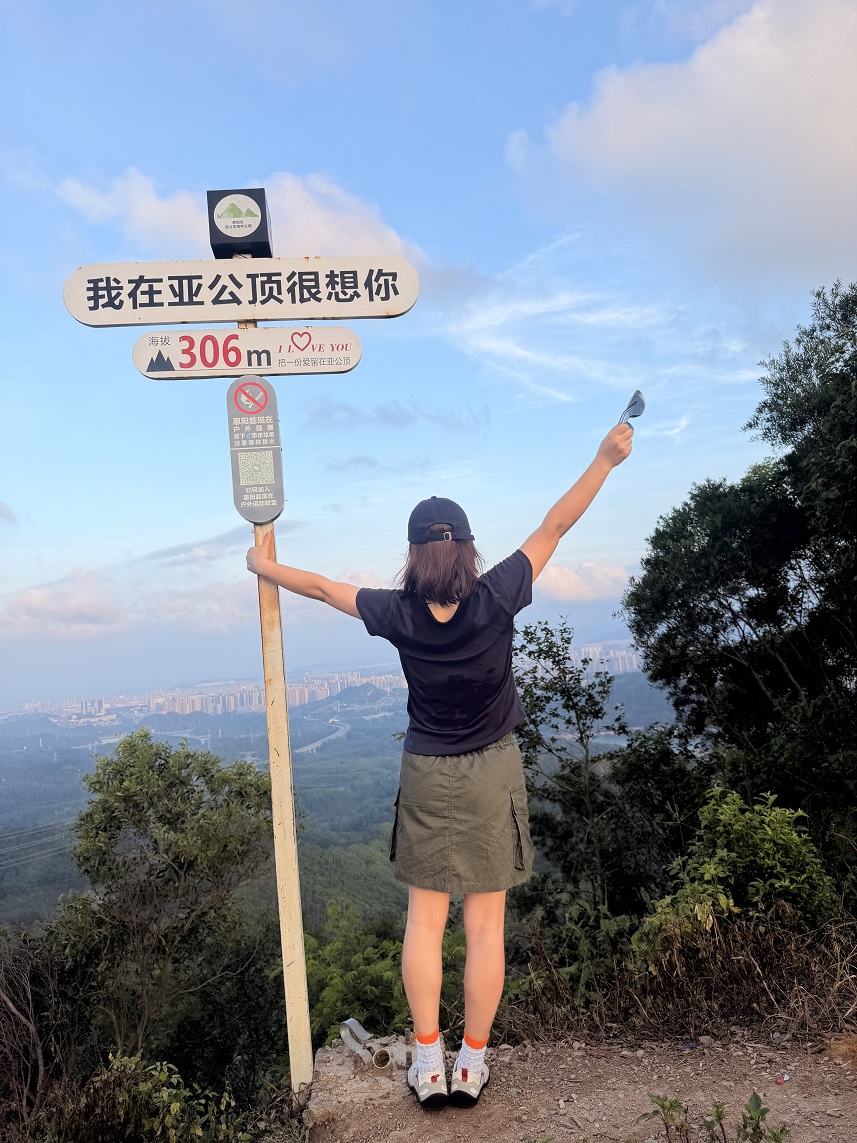 陡峭的山路台阶